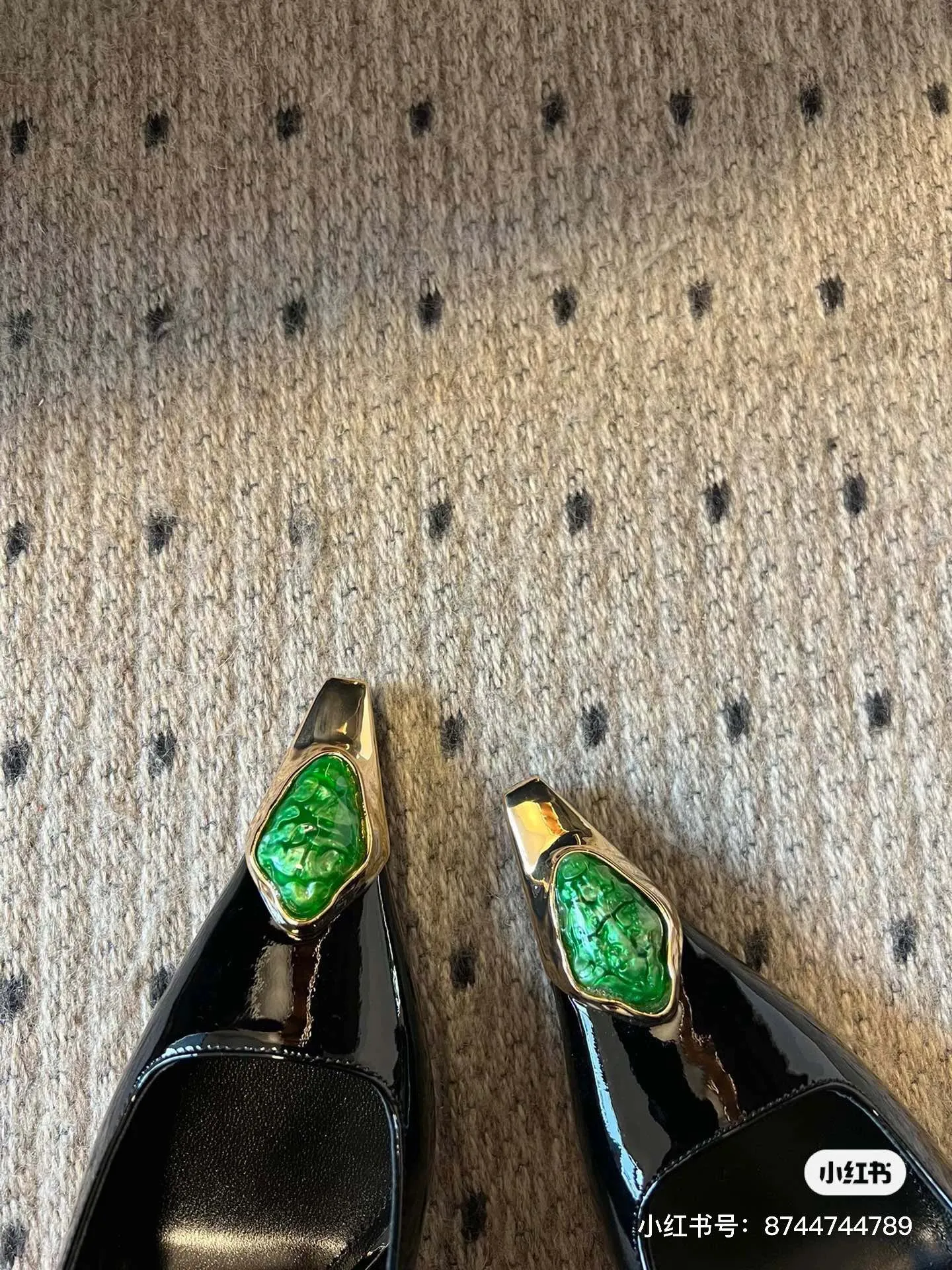 👟👟Ex-factory price 560👟👟 Yves Saint Laurent YSL jewelry high-heeled back sandals Yves Saint Laurent YSL catwalk jewelry high-heeled back sandals Full of jewelery and super gorgeous texture, perfect for banquets or cocktail parties! Heel height: 10.5cm 35-40